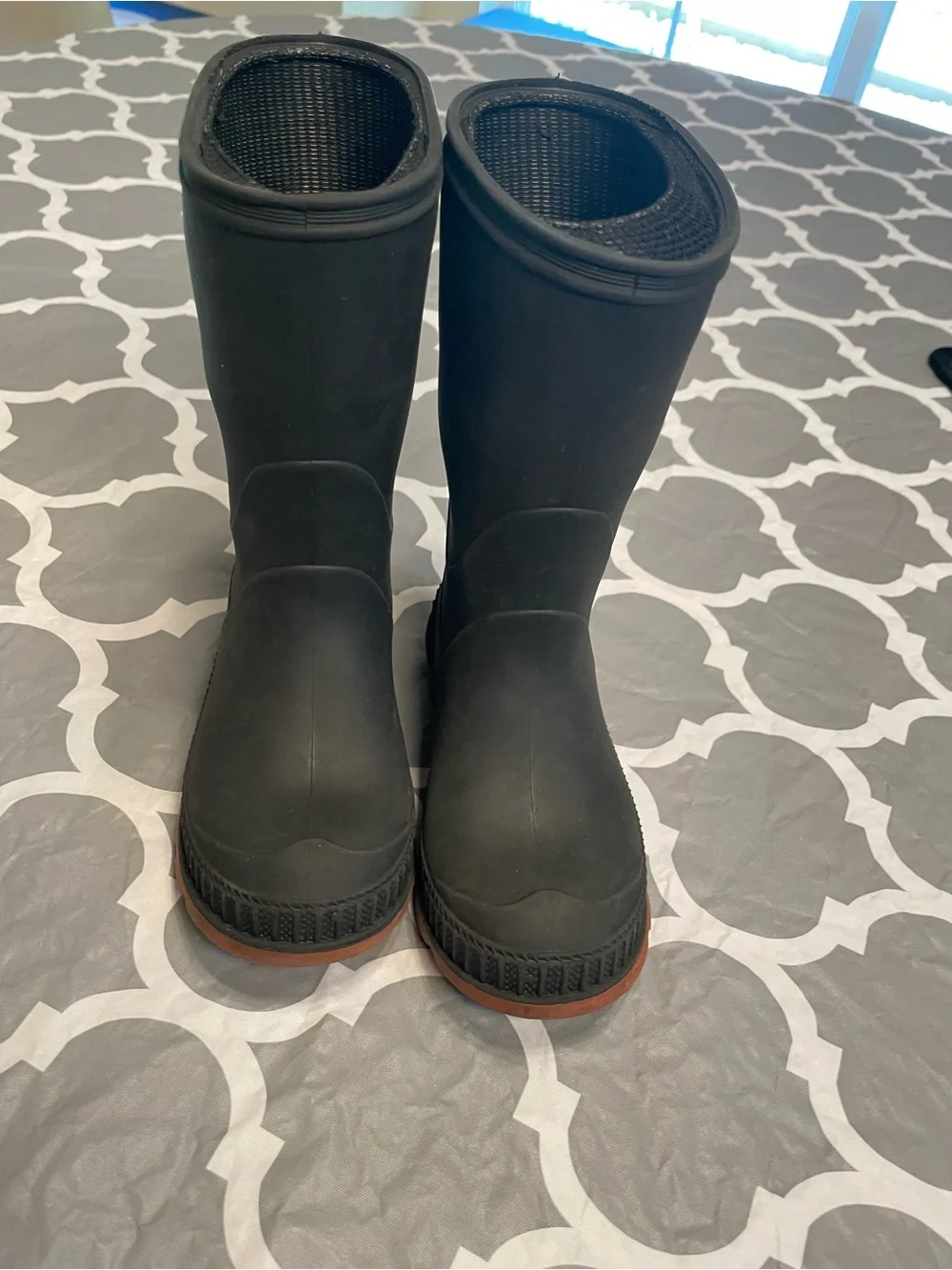 The Unbranded Brand sturdy black